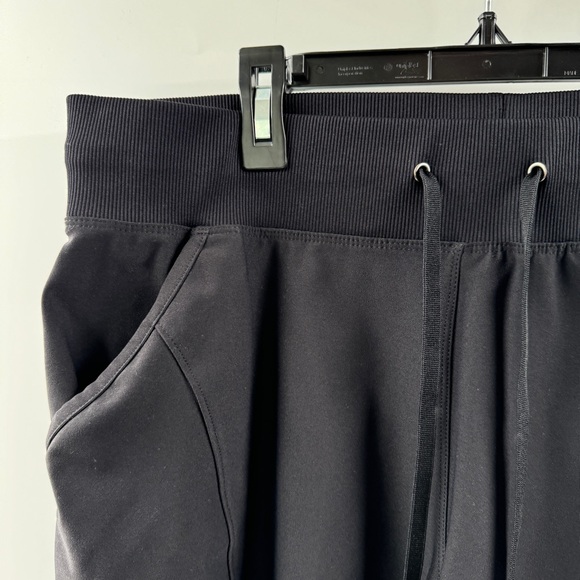 Black High-Quality Running Shorts with Pockets Drawstring Waist Size XL - Picture 2 of 8